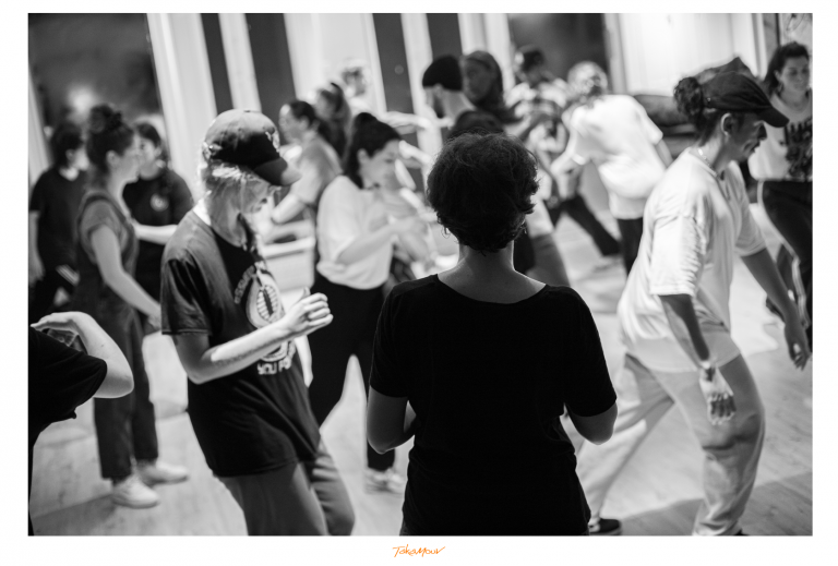 TakaMouv, centre de danse Hip Hop à Lyon propose un workshop hip hop avec Jarod samedi 4 février 2023. Reportage photos et article sur cet evenement qui, face à son succès a affiché complet malgré 2 sessions organisées !