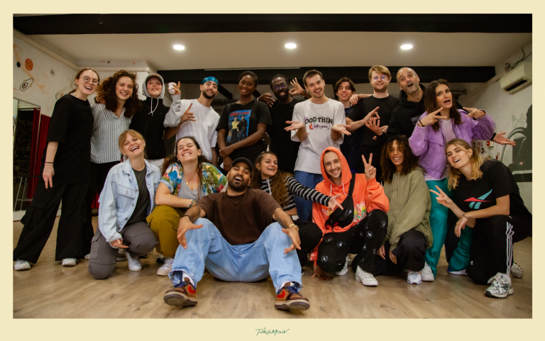 TakaMouv', centre de danse Hip Hop à Lyon depuis 1998, invitait Krees le samedi 21 octobre pour 2 sessions de Workshop Hip Hop Freestyle. Article, photo et trailer video sur le site www.takamouv.fr
