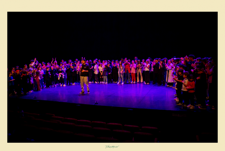 Chaque année TakaMouv' propose son spectacle avec l'ensemble de ses élèves. "Funky Colors", spectacle 2024 se déroulait au Toboggan. Photos, vidéo et article sir le site www.takamouv.fr