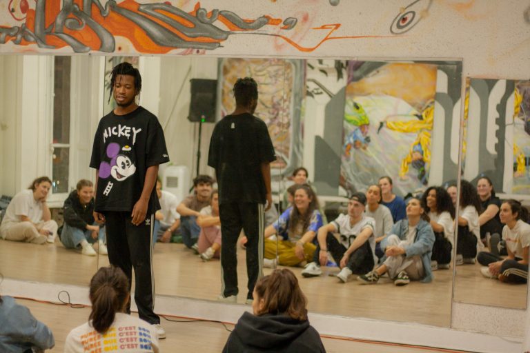 TakaMouv' propose des cours de danse Hip Hop style Freestyle pour les adultes, niveau débutant, intermédiaire, confirmé, et avancé, avec Lego en plein centre de Lyon